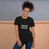 Train hard, turn heads - Unisex T-shirt