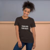 Train hard, turn heads - Unisex T-shirt